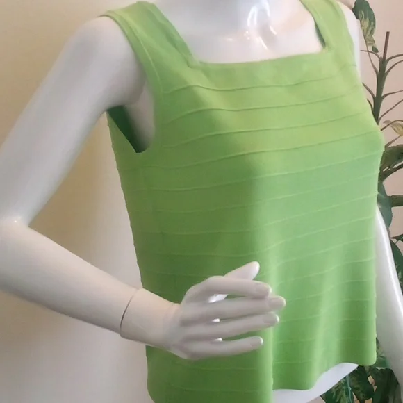 Lightweight Knit Green Sleeveless Top - Size: M - Picture 3 of 8